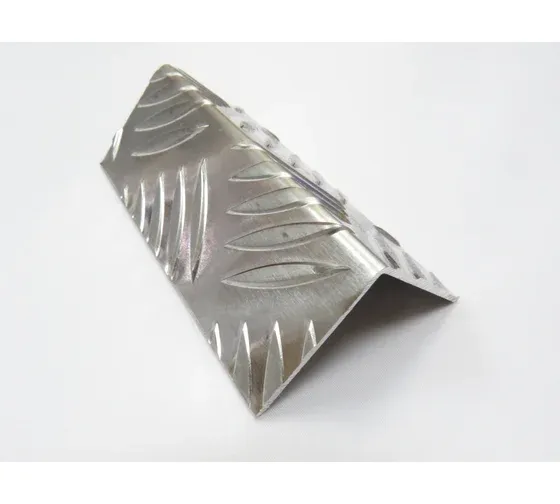 картинка Алюминиевый рифленый угол ПилотПро 40x40, 2,0м 14602 от магазина АСЯ