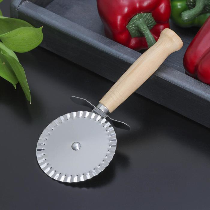 картинка Нож для пиццы и теста Доляна «Классик» 18,5 см ребристый, 7411403 от магазина АСЯ