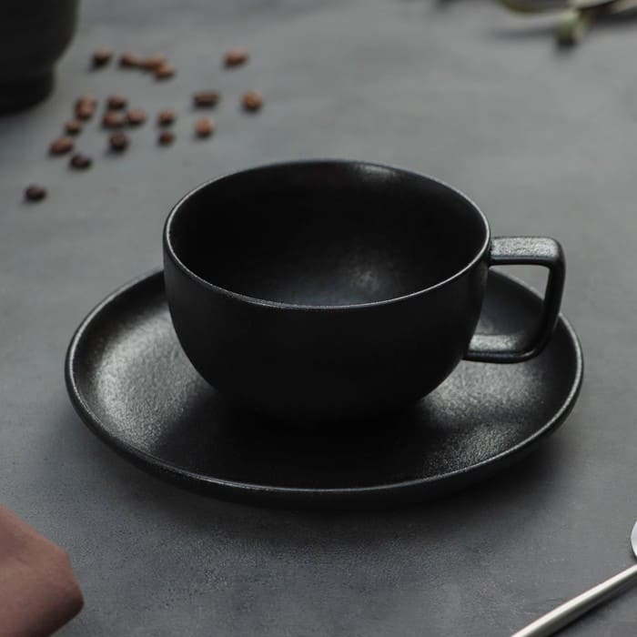 картинка Чайная пара фарфоровая Magistro Carbon, 2 предмета: чашка 250 мл, блюдце d=16,4 см, чёрный, 9395353 от магазина АСЯ