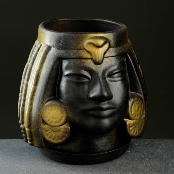 картинка Кашпо фигурное "Клеопатра", черный с золотом, 1,6л, 16х17х16 см, 6923843 от магазина АСЯ
