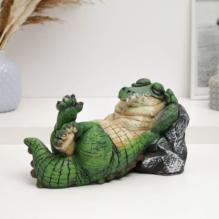 картинка Копилка "Крокодил у камня" 16х29 см от магазина АСЯ